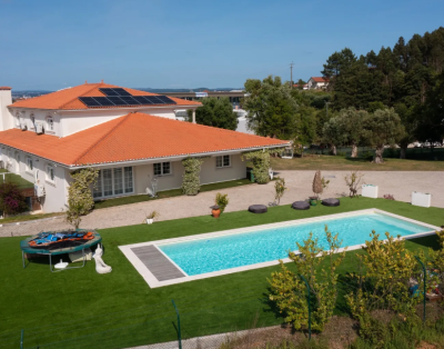 Detached house with heated pool in Leiria