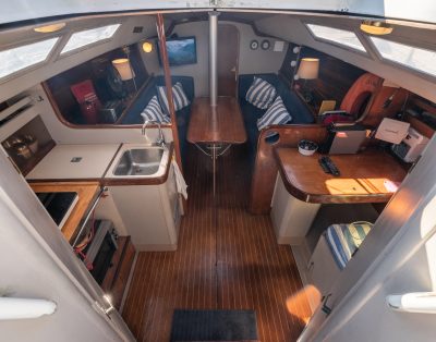 Sleep aboard a sailboat @ Marina Parque das Nações